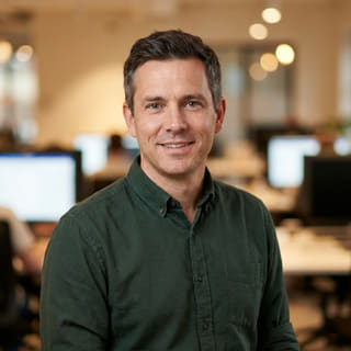 Daniel Carter, occupant le poste de Directeur de la technologie au sein de OptiGain AI
